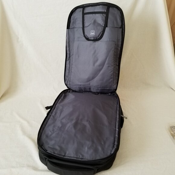 NWT! Fenruien Expandable Waterproof Laptop Backpack w/USB Cord & Luggage Strap - Picture 10 of 15